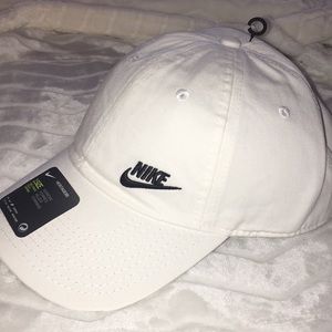 NIKE WOMENS HERITAGE CAP 🧢